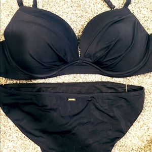 4 piece mix and match.  Bottoms large. Tops 34DDD